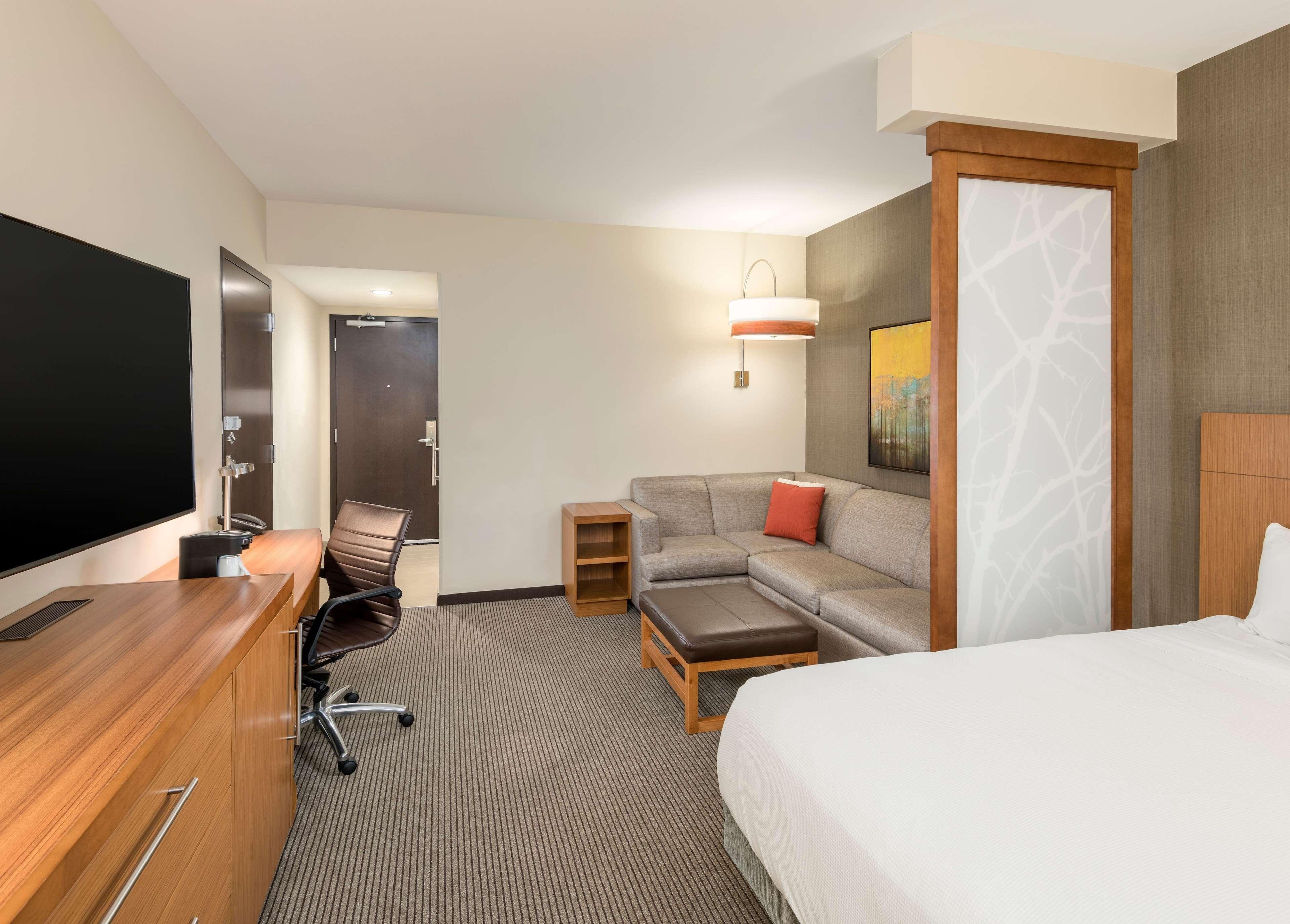 Hyatt Place Greenville Downtown Bagian luar foto
