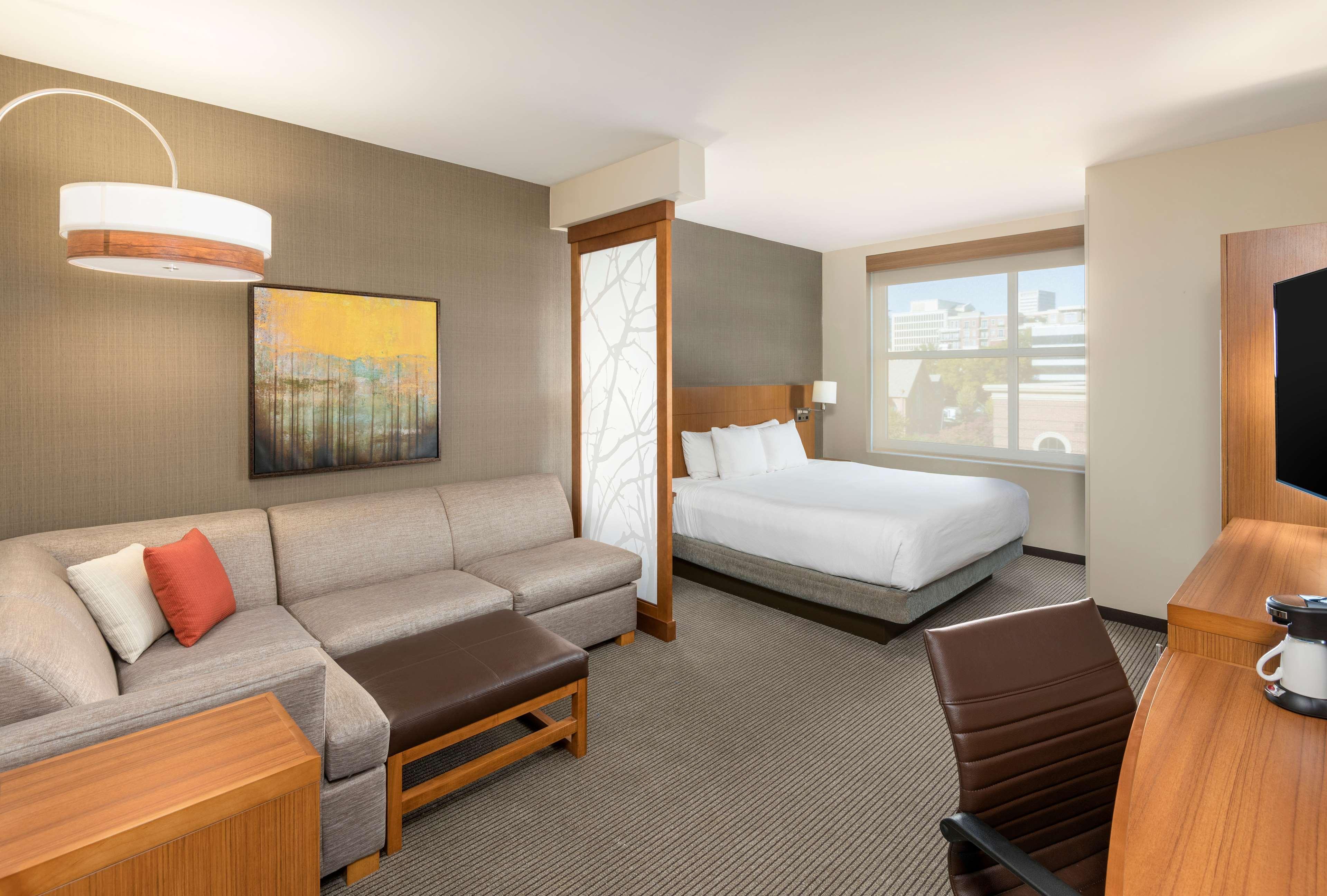 Hyatt Place Greenville Downtown Bagian luar foto