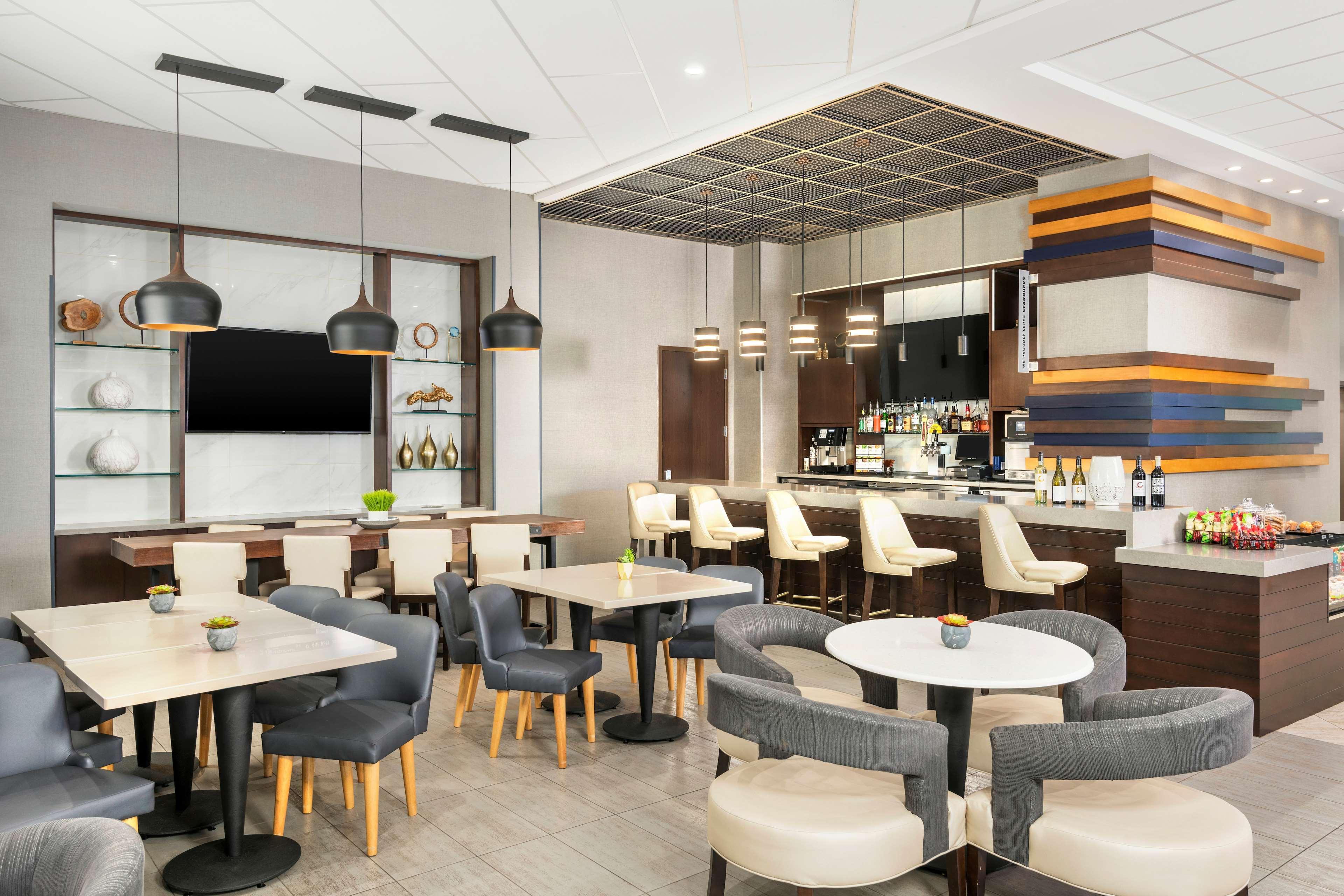 Hyatt Place Greenville Downtown Bagian luar foto