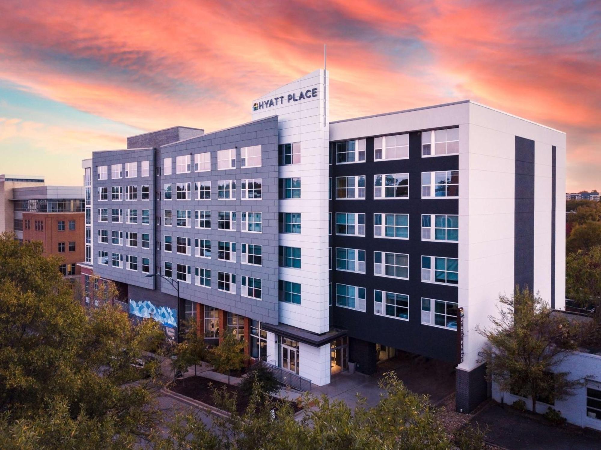 Hyatt Place Greenville Downtown Bagian luar foto